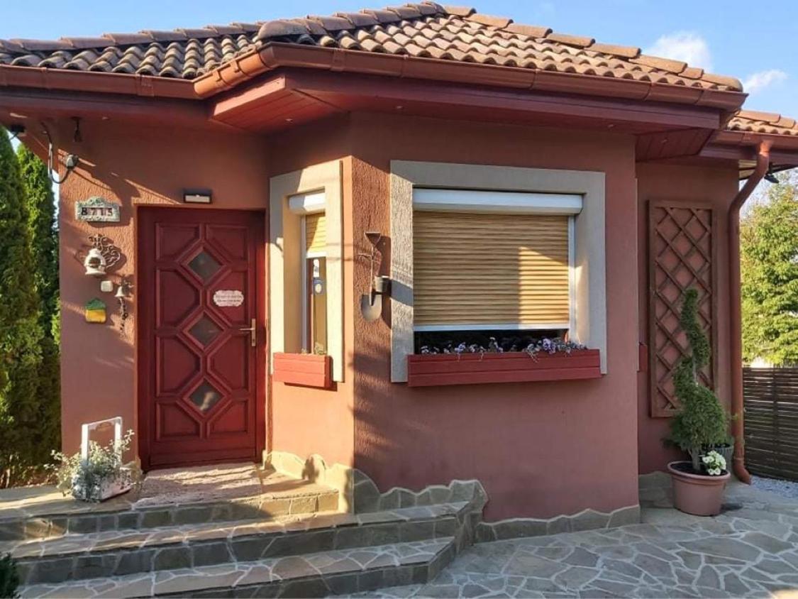 Nyirjes Vendeghaz Hotel Balassagyarmat Bagian luar foto