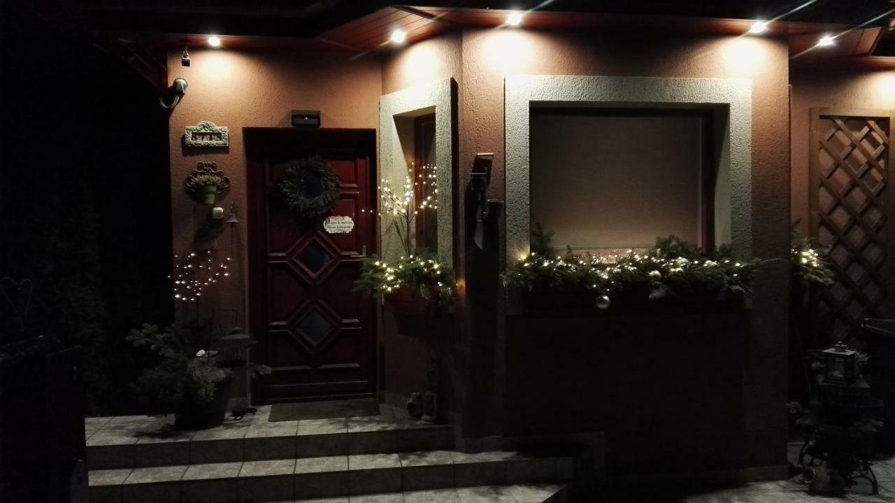 Nyirjes Vendeghaz Hotel Balassagyarmat Bagian luar foto